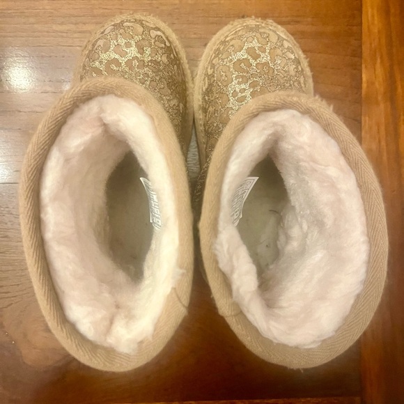 UGG Classic II Chestnut Glitter Leopard Boots w/ Box (10c) - Picture 3 of 8